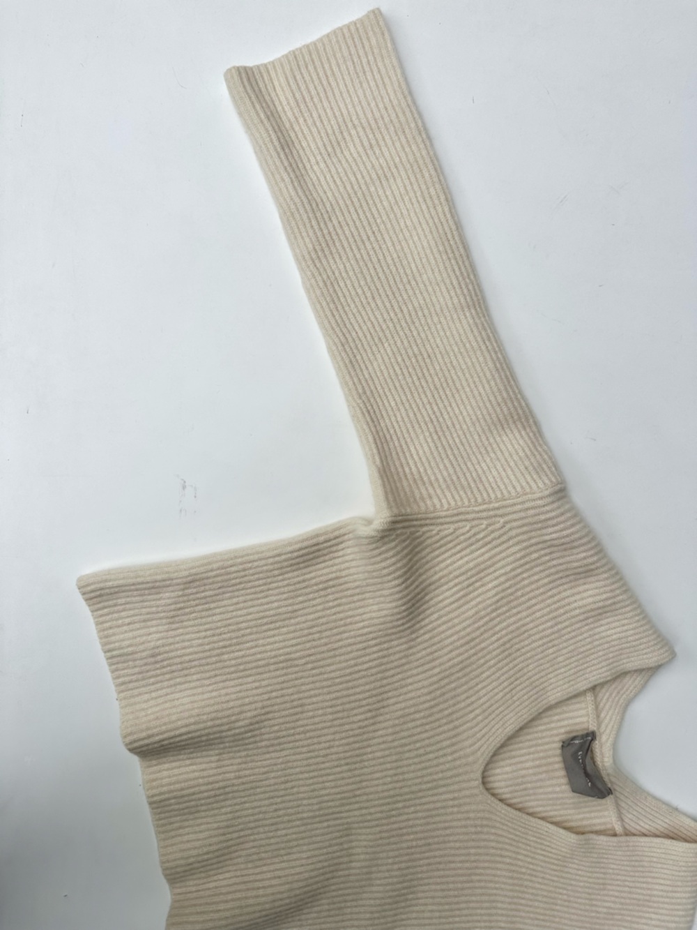 EUC Everlane 100% Cashmere Ribbed V-Neck Cropped Sweater in Cream, S - Picture 9 of 16